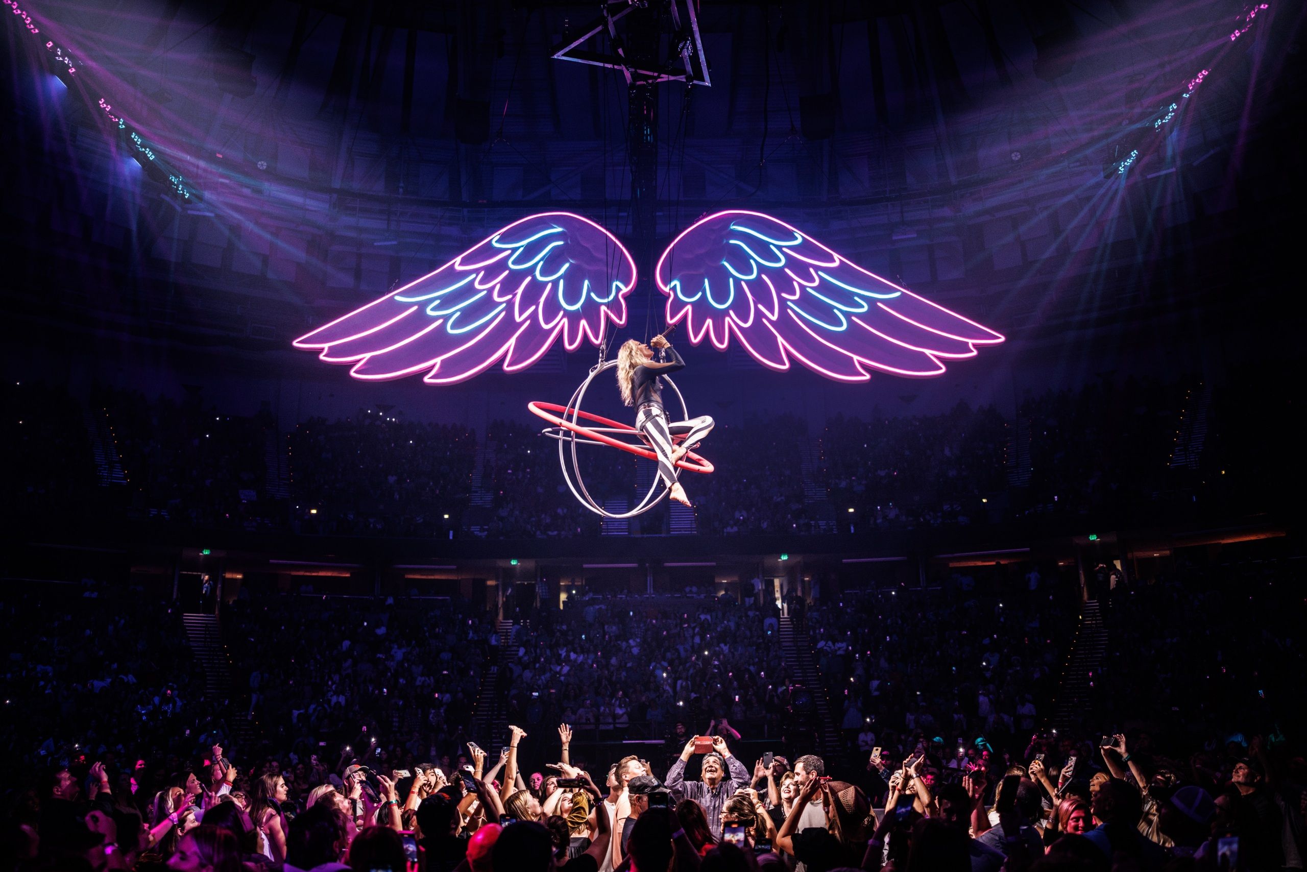 CARRIE UNDERWOOD ENDS 2022 ON A HIGH NOTE