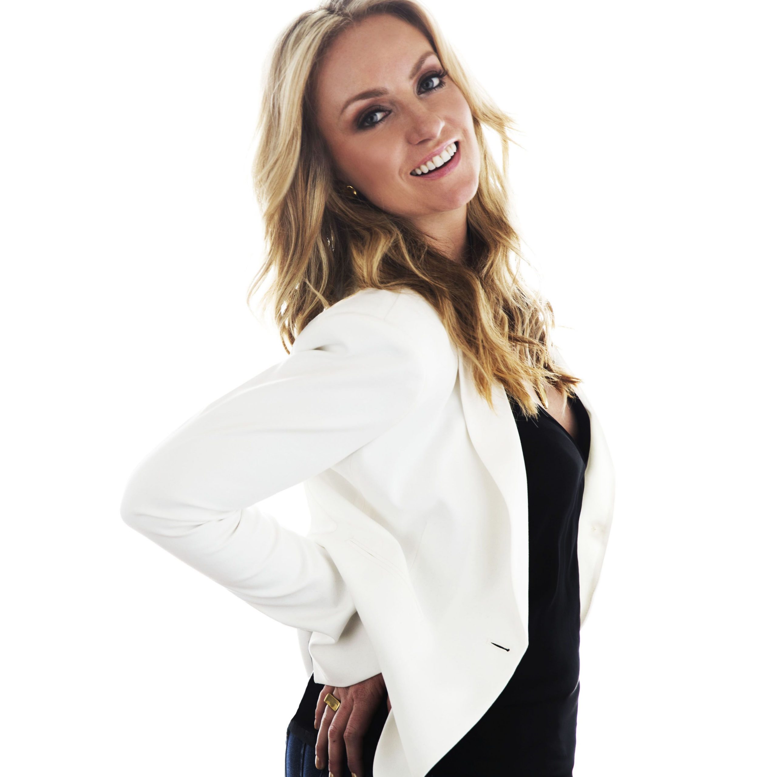 Clare Dunn’s “Tuxedo” Video Debuts on VEVO