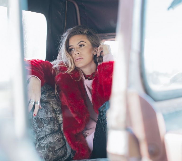 KASSI ASHTON RELEASES NEW SONG “PRETTY SHINY THINGS”