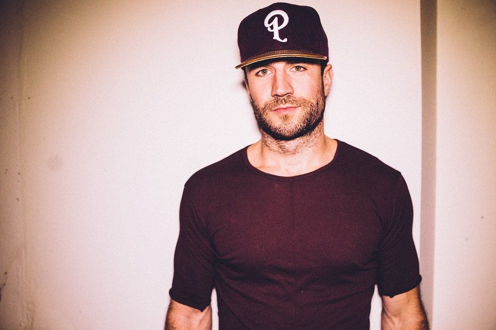 SAM HUNT MAKES BILLBOARD HISTORY: SCORES FOURTH No. 1 FROM DEBUT ALBUM WITH “MAKE YOU MISS ME”