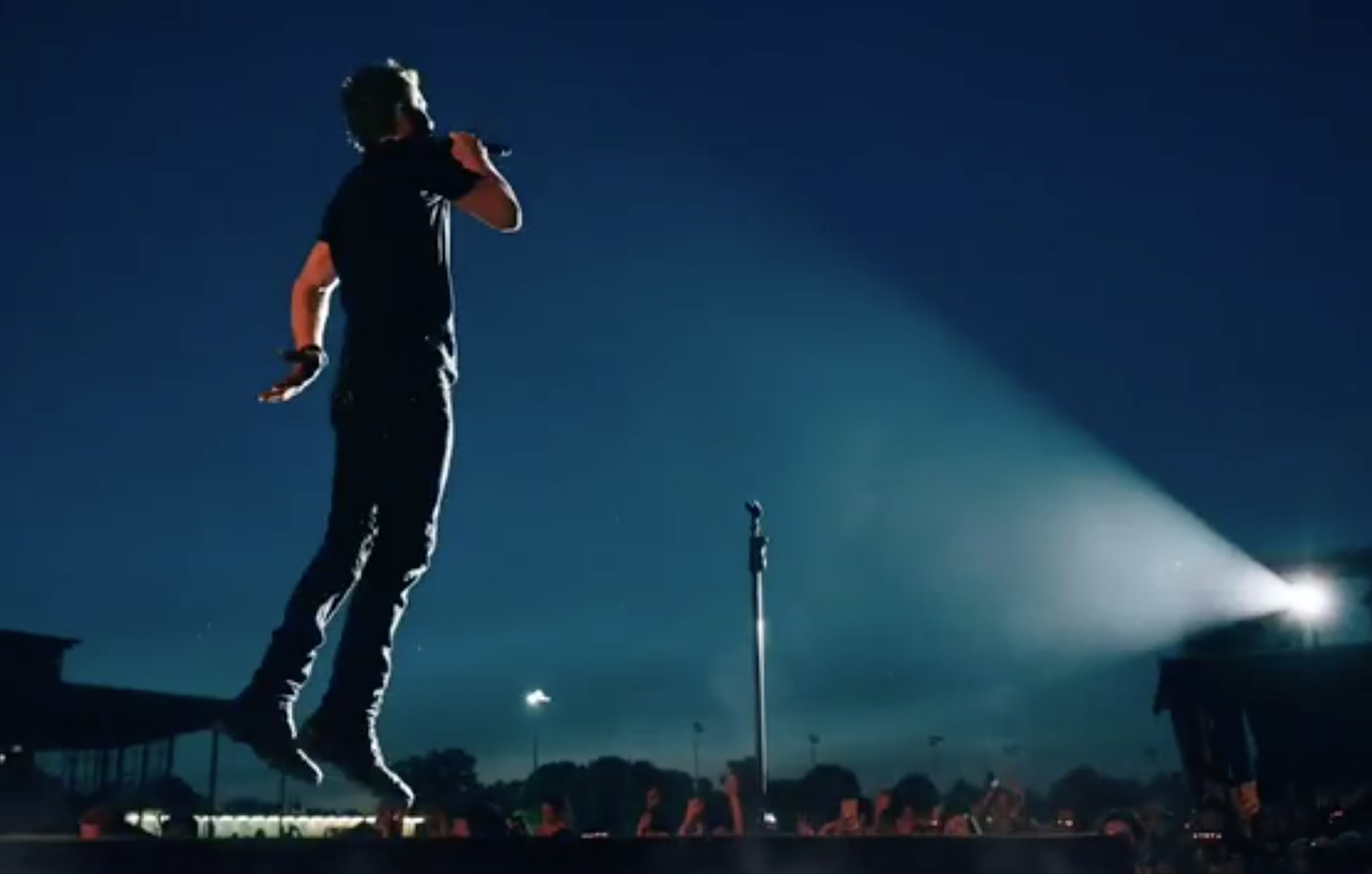 DIERKS BENTLEY CONCLUDES 2018 MOUNTAIN HIGH TOUR AT SOLD-OUT HOLLYWOOD BOWL
