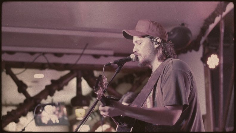 LUKE GRIMES RELEASES DEBUT MUSIC VIDEO “HOLD ON”- OUT NOW