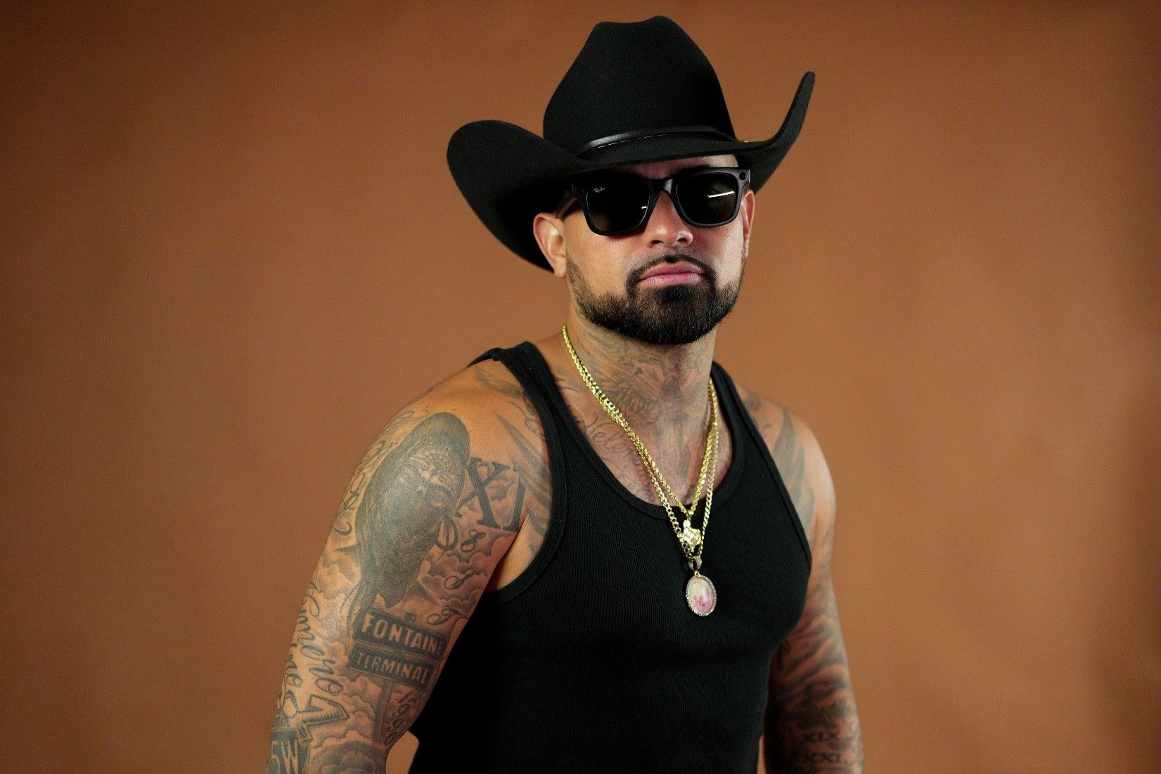 UMG Nashville Signs Rising Country Star Louie TheSinger