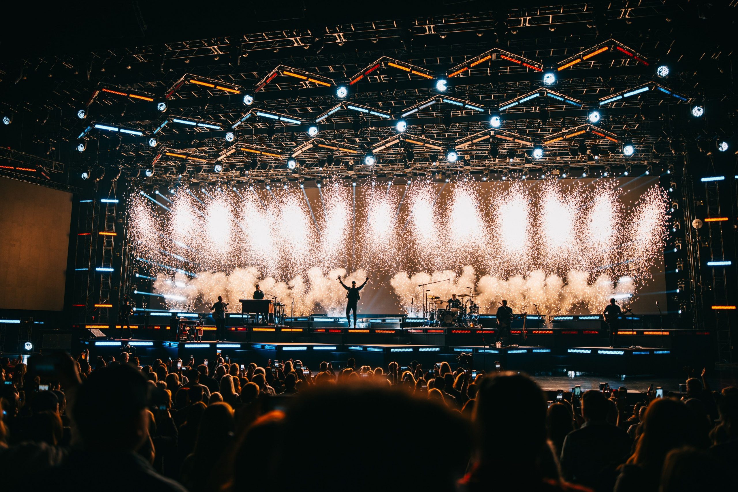 Luke Bryan Concludes Recording-Breaking “Luke Bryan: Vegas” at Resorts World in Las Vegas