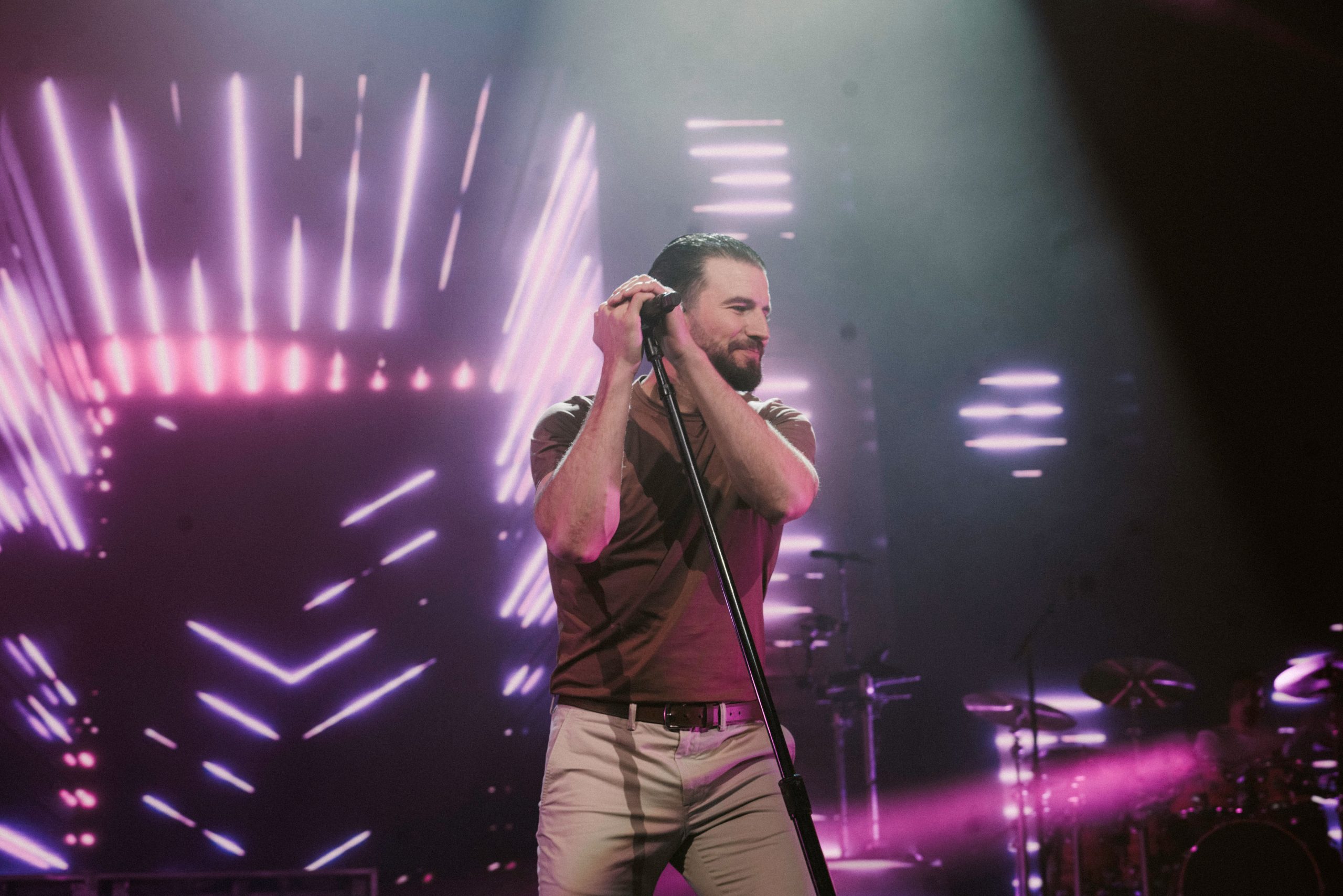 Sam Hunt Scores 10th No. 1 Hit with “Outskirts”