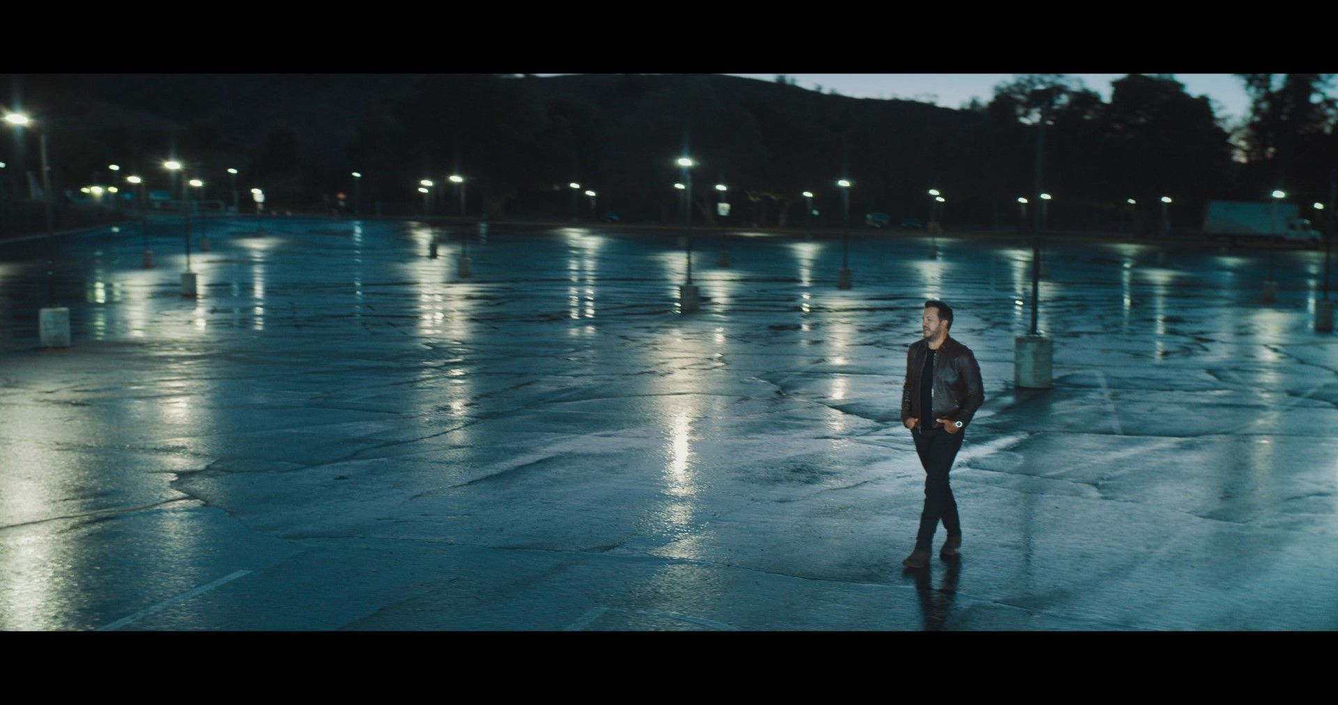Luke Bryan Debuts Music Video for “Love You, Miss You, Mean It” with CMT and the Paramount Times Square Billboard