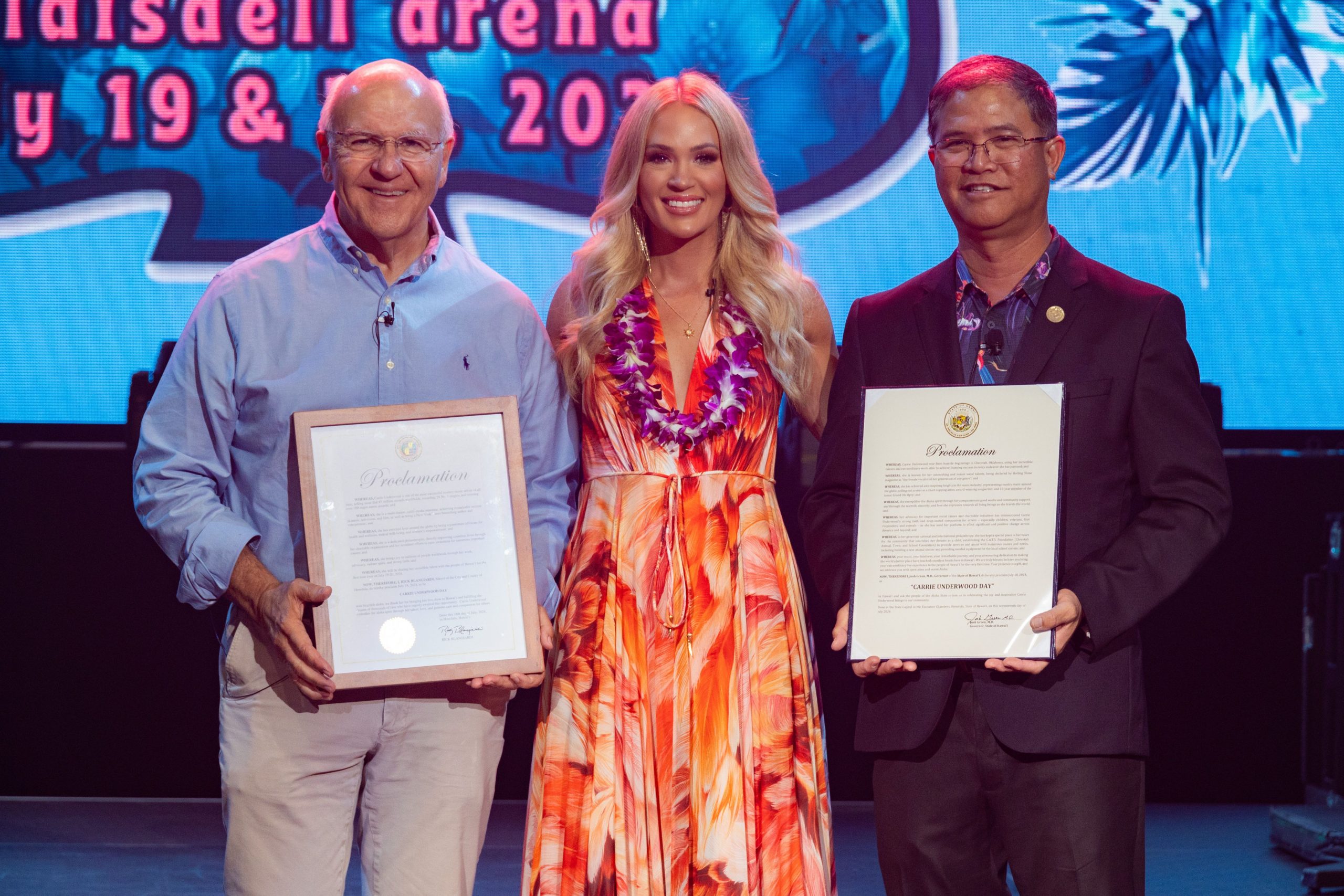 ON THE EVE OF HER FIRST-EVER CONCERTS IN HAWAII CARRIE UNDERWOOD MAKES HISTORY