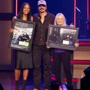 Tucker-Wetmore-Grand-Ole-Opry-Debut-with-Rakiyah-Marshall-and-Cindy-Mabe-Credit-©-Grand-Ole-Opry-photos-by-Chris-Hollo-