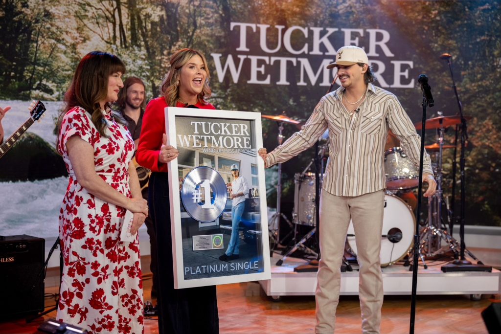 Tucker-Wetmore-Jenna-Friends-Photo-credit-Nathan-Congleton-_-©NBCUniversal