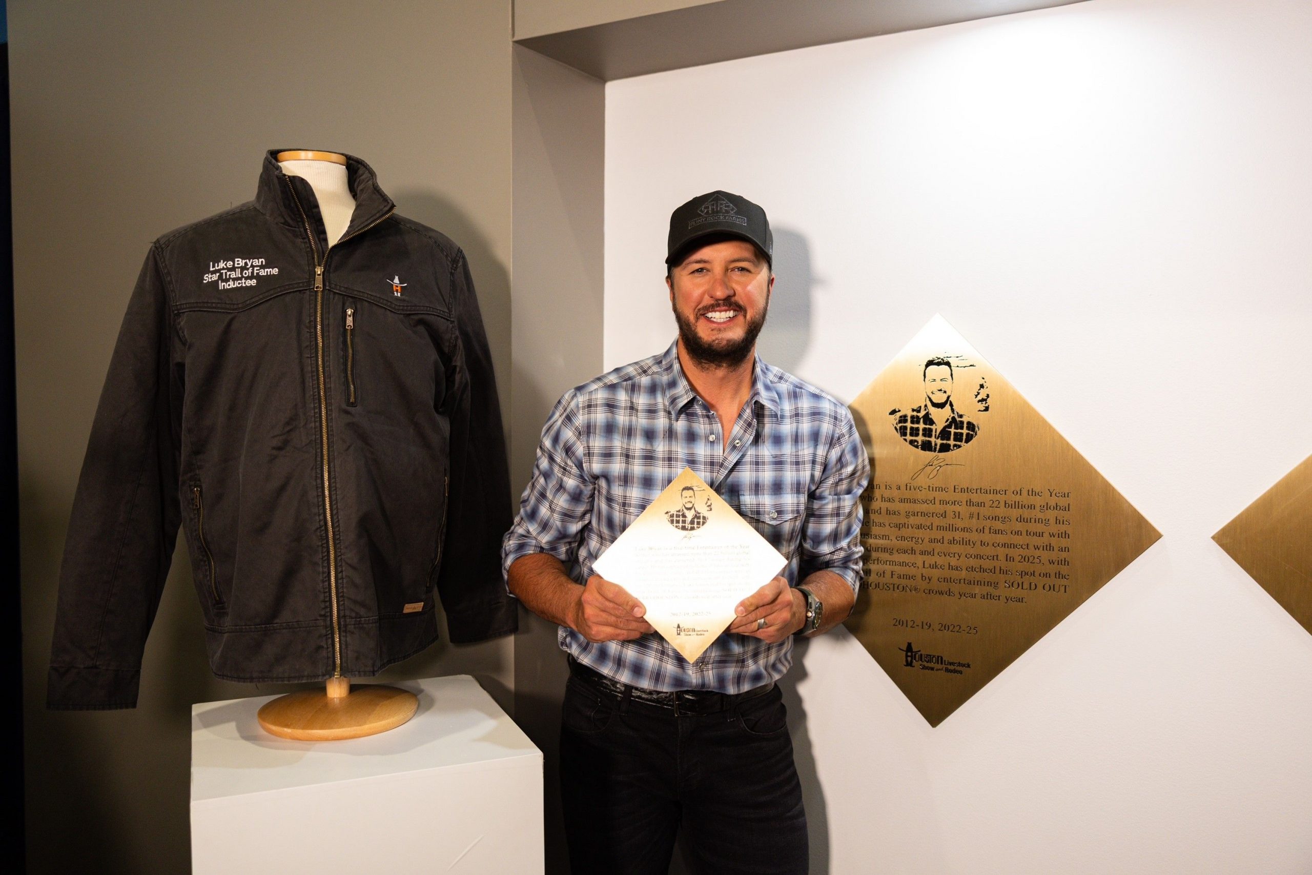 FIVE-TIME ENTERTAINER OF THE YEAR LUKE BRYAN NAMED 2025 INDUCTEE INTO RODEOHOUSTON® STAR TRAIL OF FAME
