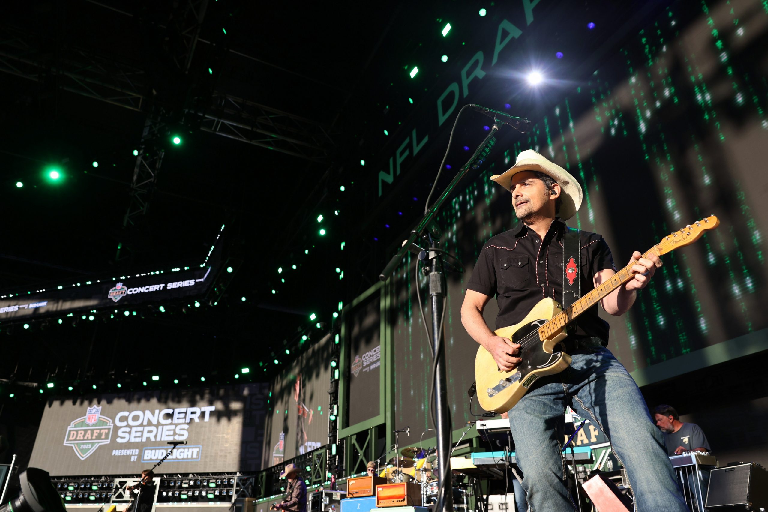 Brad Paisley Closes Out 2025 NFL Draft with Headline Performance at the NFL Draft Concert Series Presented by Bud Light 