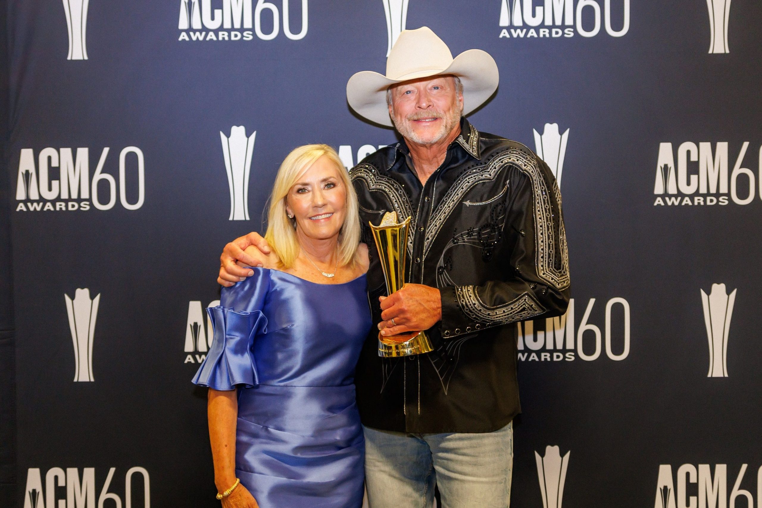 ALAN JACKSON RECEIVES INAUGURAL“ALAN JACKSON LIFETIME ACHIVEMENT AWARD” AT ACM AWARDS