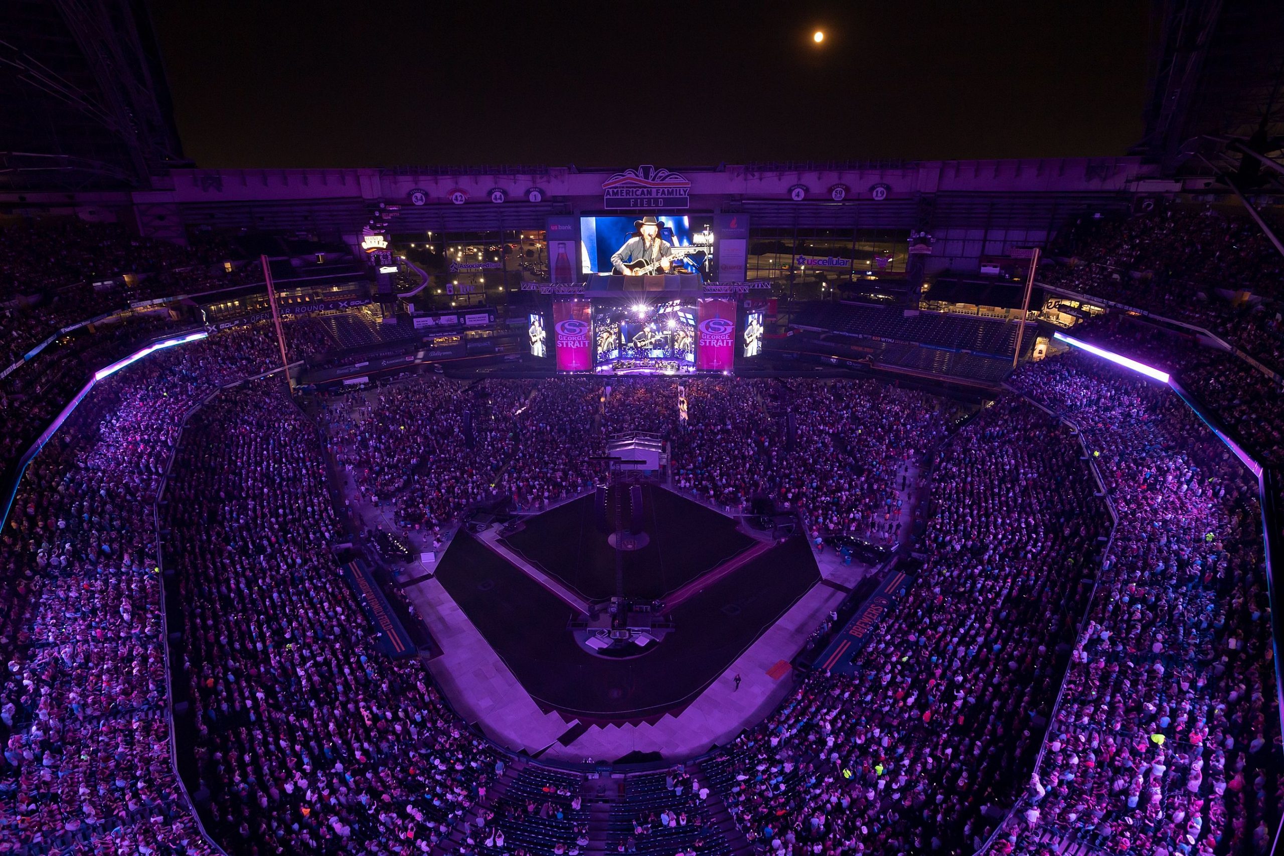 GEORGE STRAIT KICKS OFF SUMMER OF STADIUMS WITH TWO-RECORD SETTING PERFORMANCES