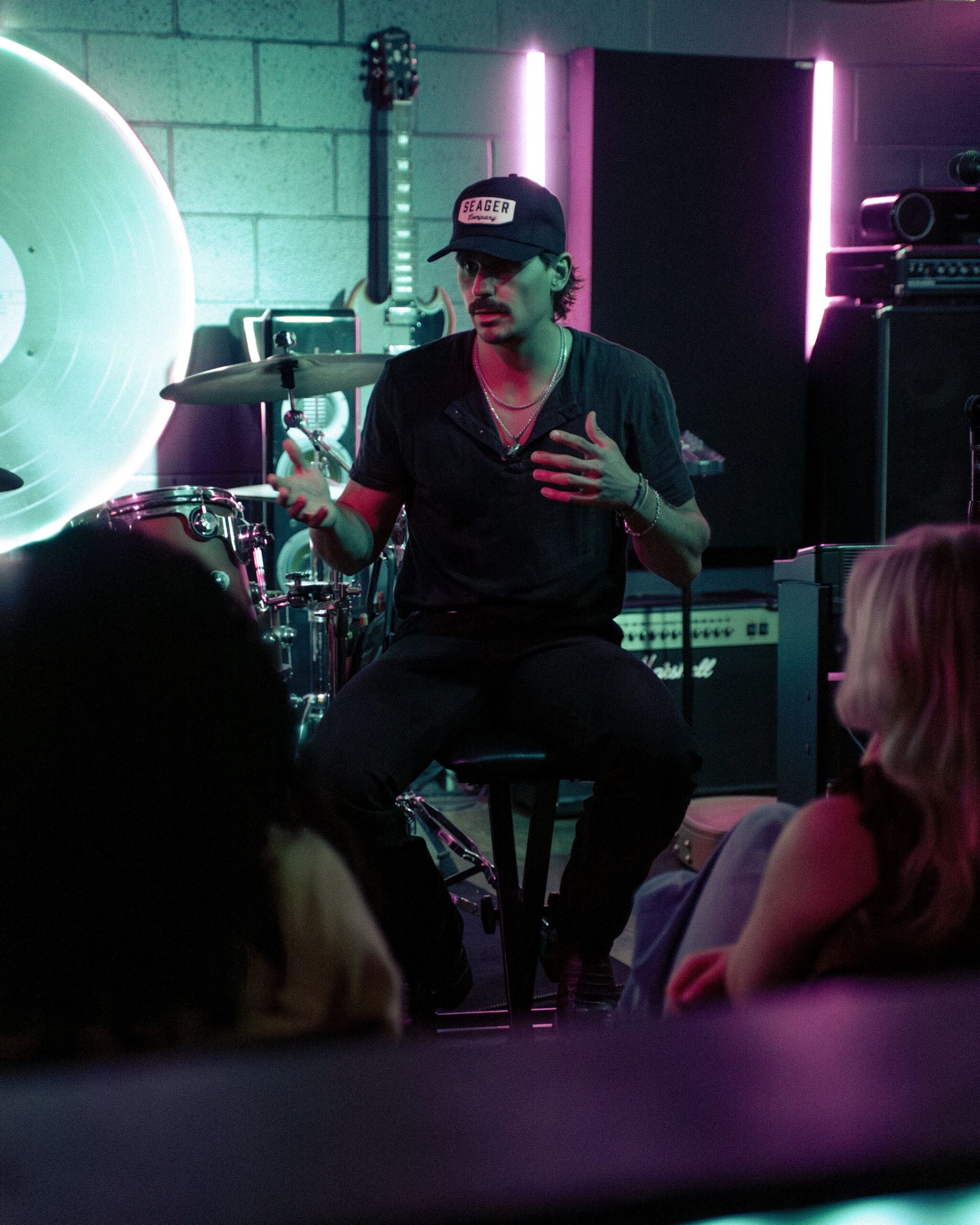 TUCKER WETMORE INSPIRES YOUNG NASHVILLE ARTISTS DURING VISIT TO NOTES FOR NOTES