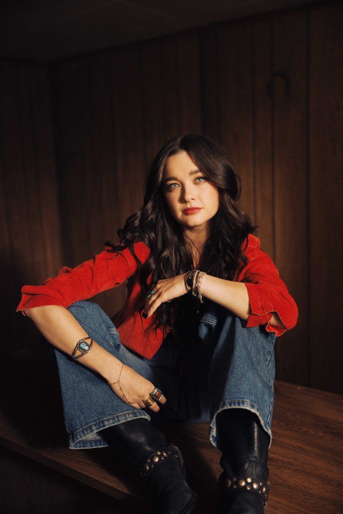 Kinsley_GeneralPressPhoto_HannahGrayHall-4